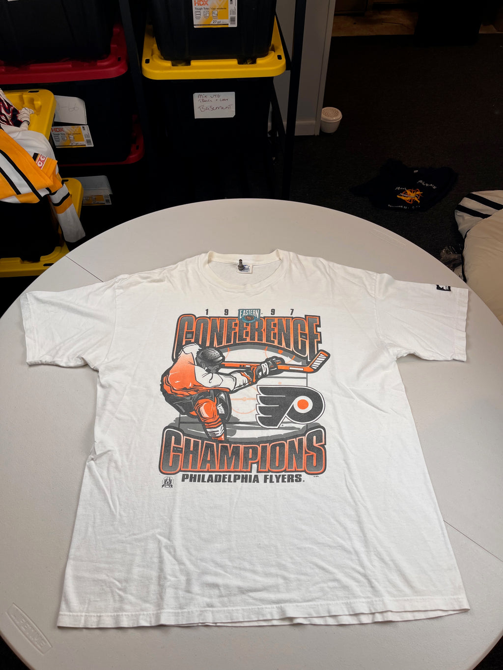 Vintage 1997 Philadelphia Flyers NHL Eastern Conference Champions T-Shirt