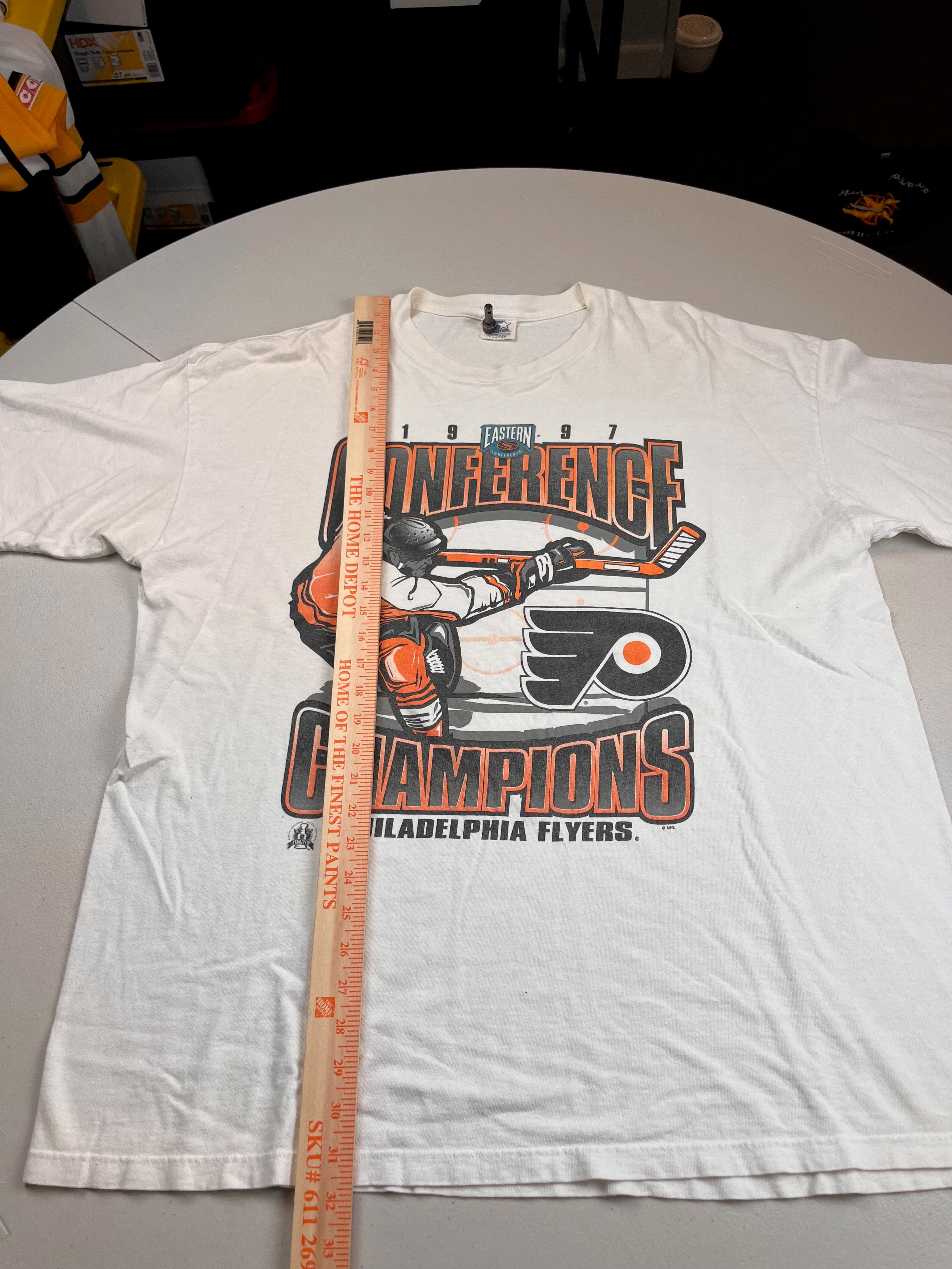 Vintage 1997 Philadelphia Flyers NHL Eastern Conference Champions T-Shirt