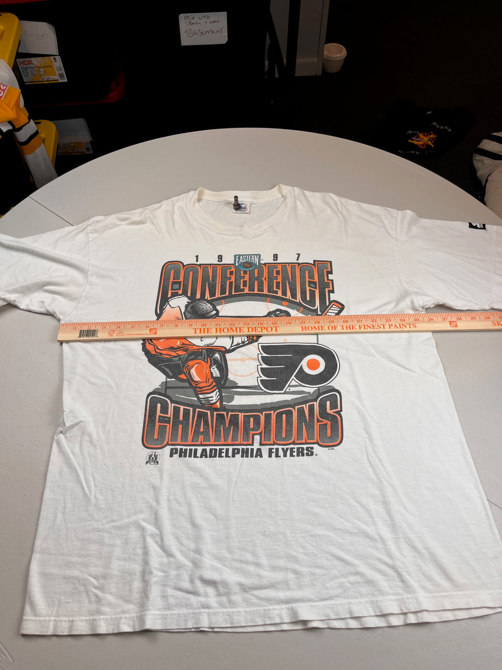 Vintage 1997 Philadelphia Flyers NHL Eastern Conference Champions T-Shirt