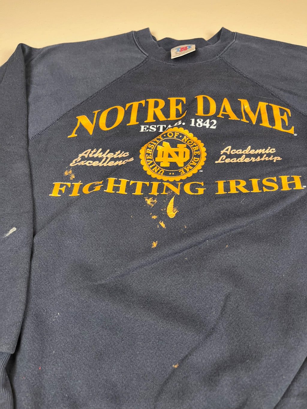 Vintage Notre Dame Fighting Irish Graphic Sweatshirt