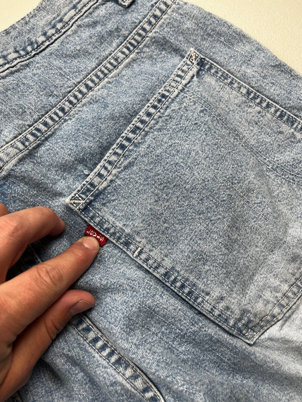 Vintage Levi’s Baggy Carpenter Denim Shorts Light Wash