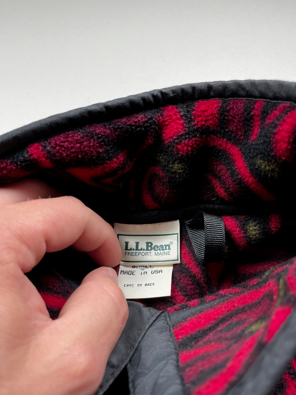 Vintage L.L.Bean Red and Black Abstract Pattern Fleece Snap-Pullover