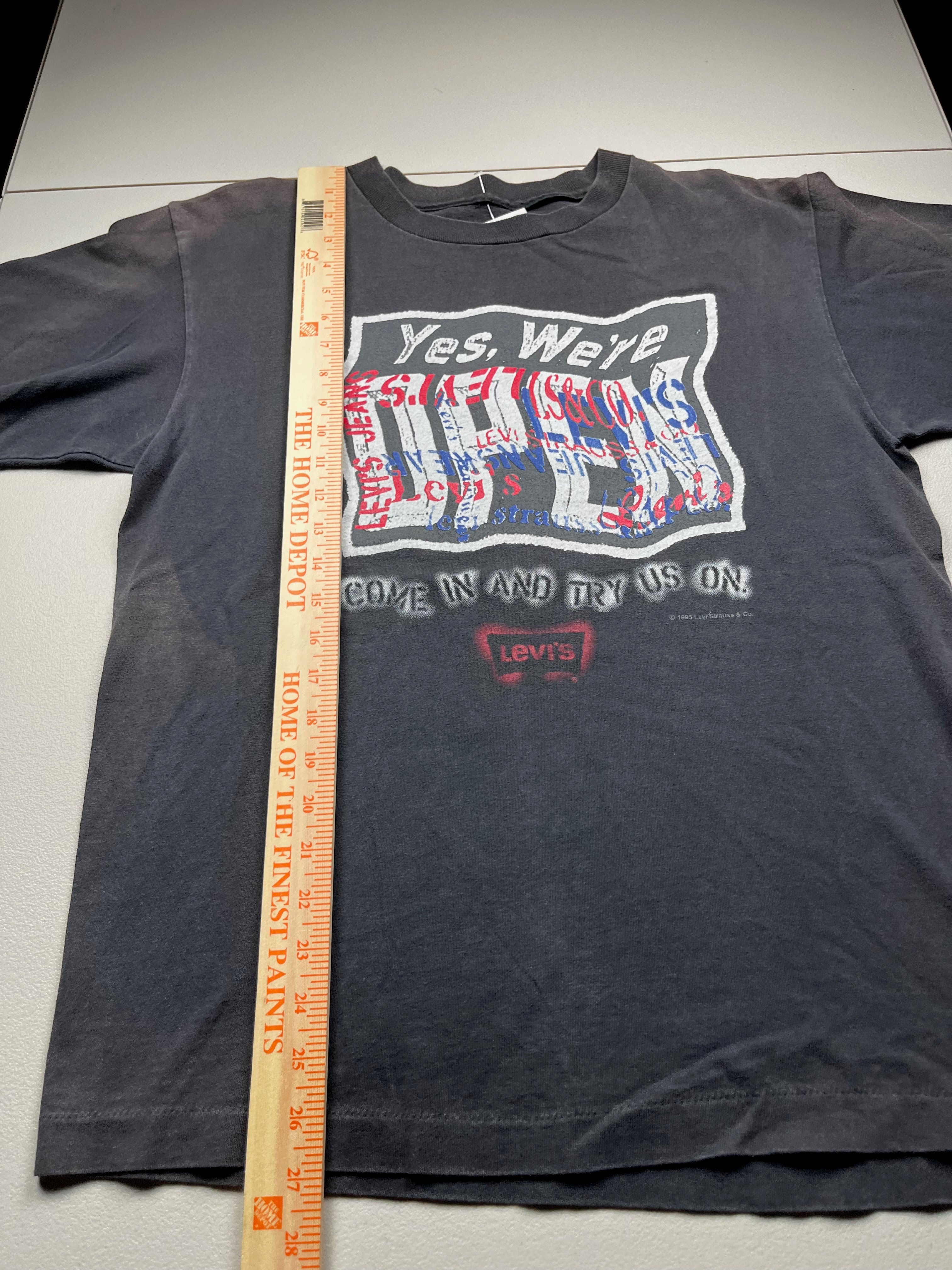 Vintage 1995 Levi’s Yes We’re Open Shirt
