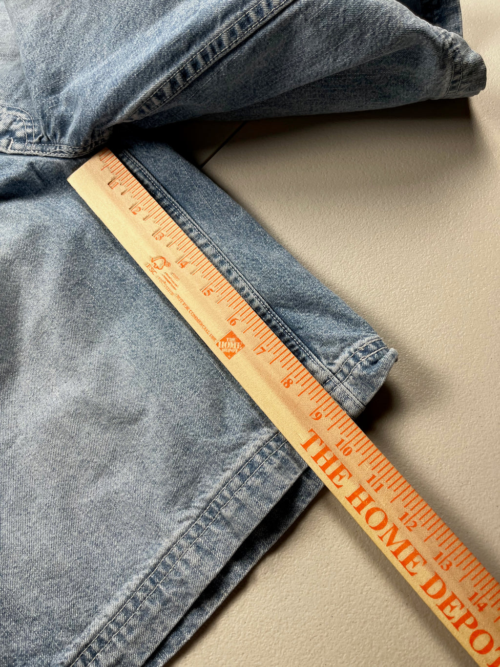 Vintage Levi’s Baggy Carpenter Denim Shorts Light Wash