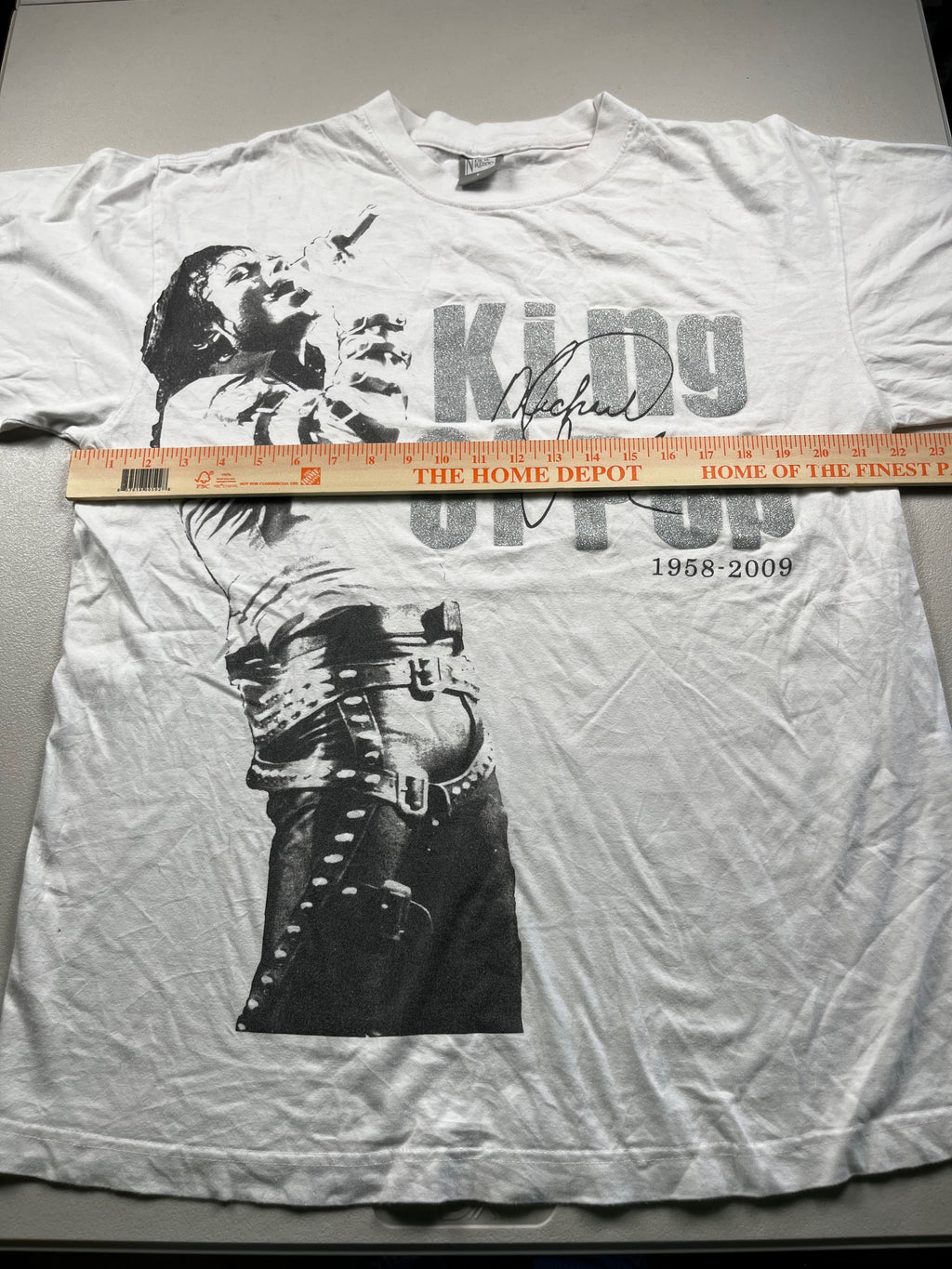 Vintage Michael Jackson "King of Pop" Memorial Shirt