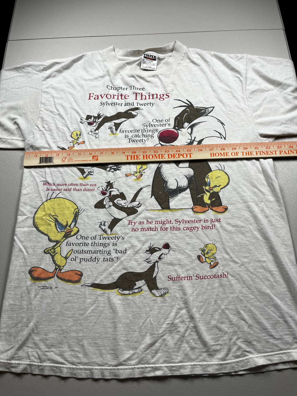 Vintage 1995 Tultex Looney Tunes "Favorite Things" T-Shirt