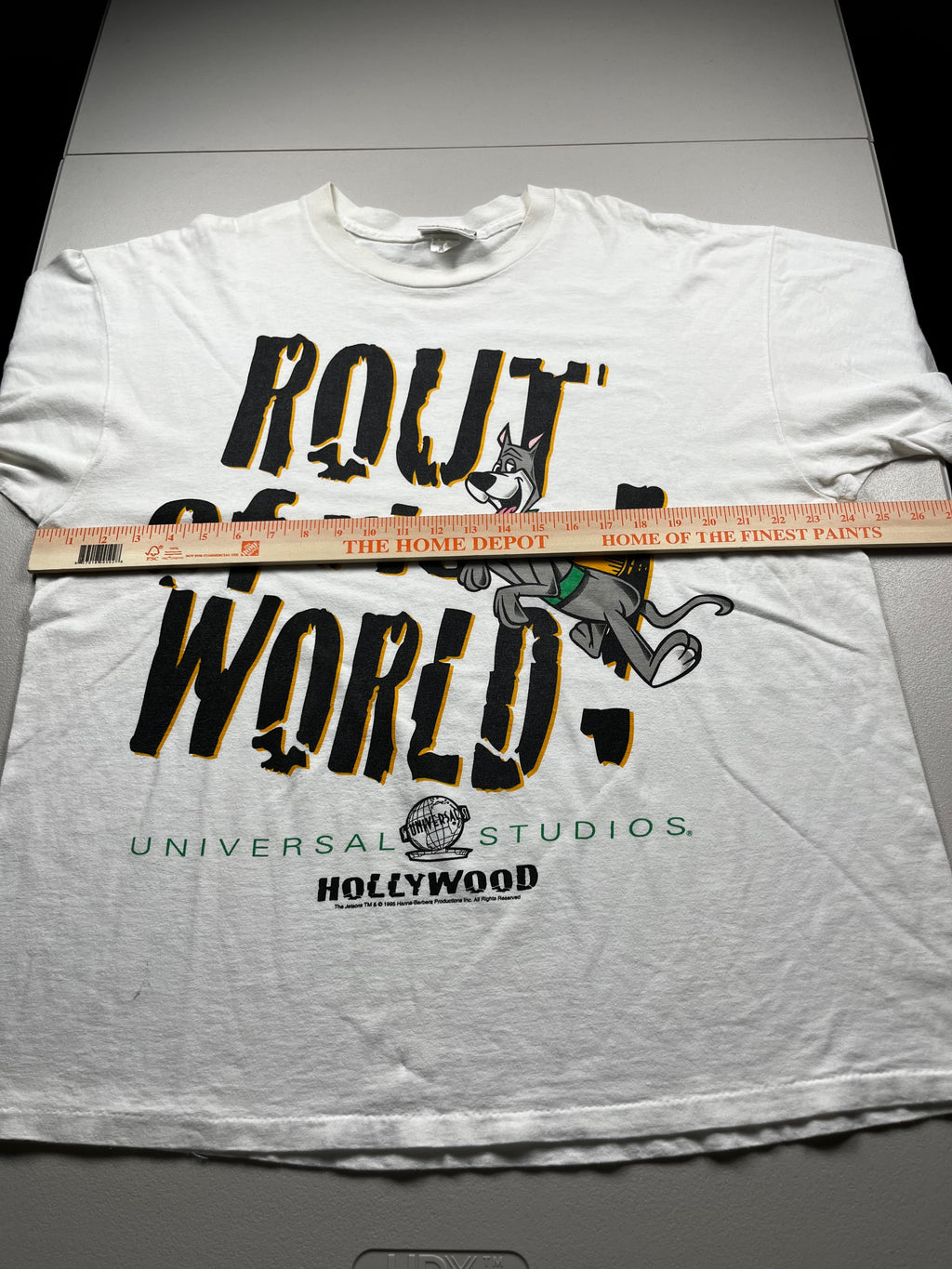 Vintage 1995 Universal Studios Hollywood Graphic T-Shirt (Out of This World)