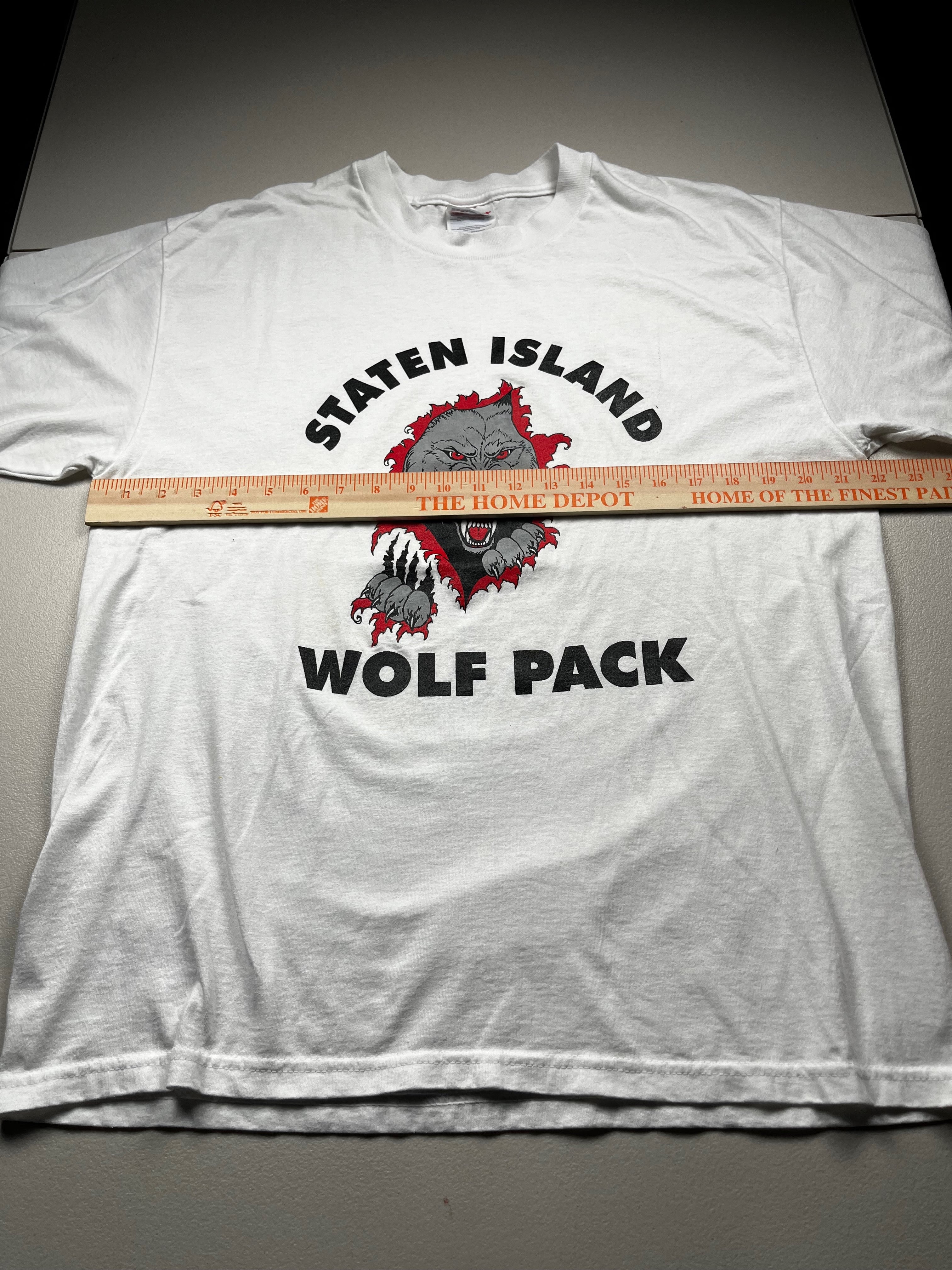 Vintage Staten Island Wolf Pack Graphic T-Shirt