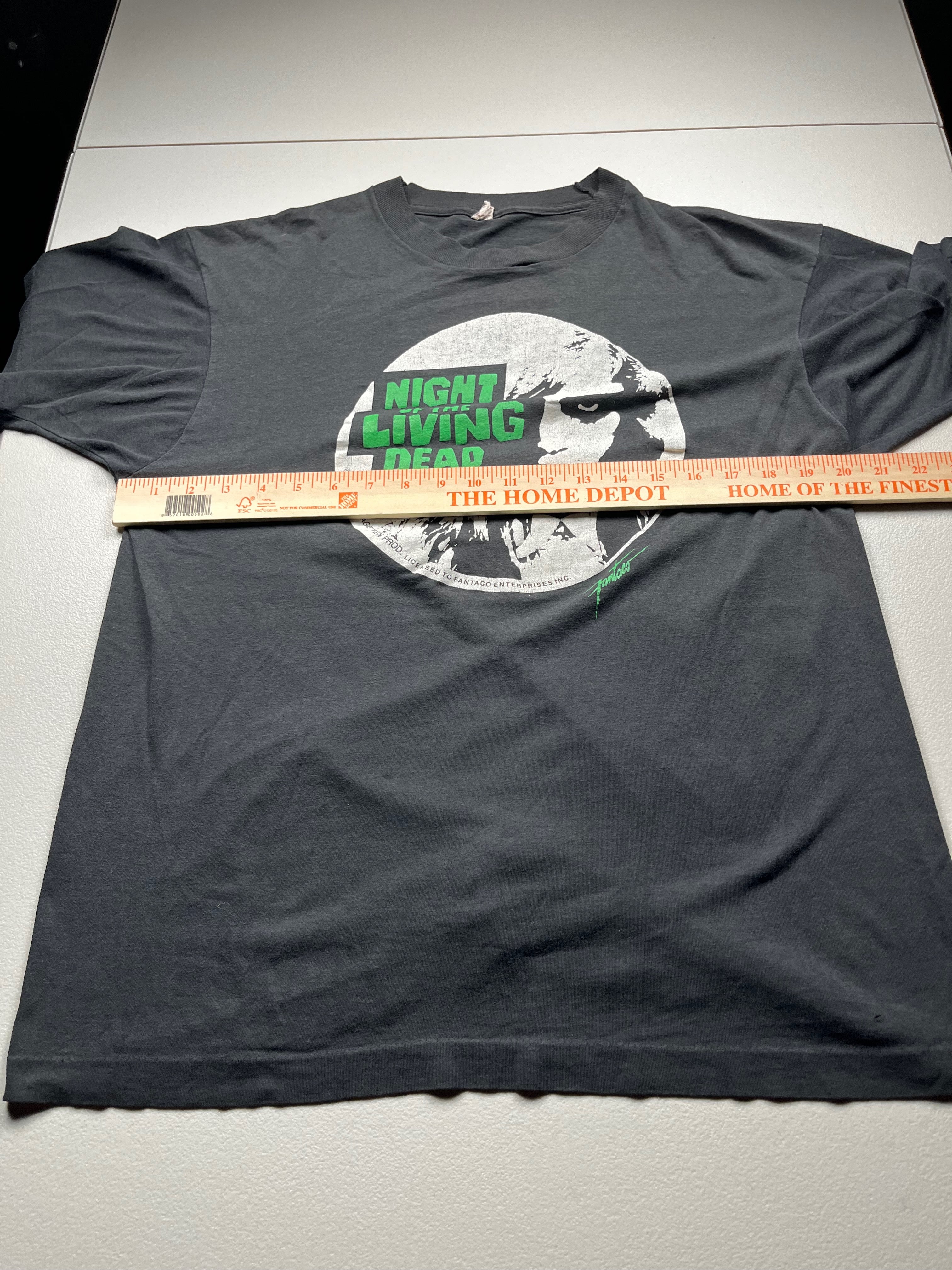 Vintage Night of the Living Dead Horror Movie Circle Graphic T-Shirt Black